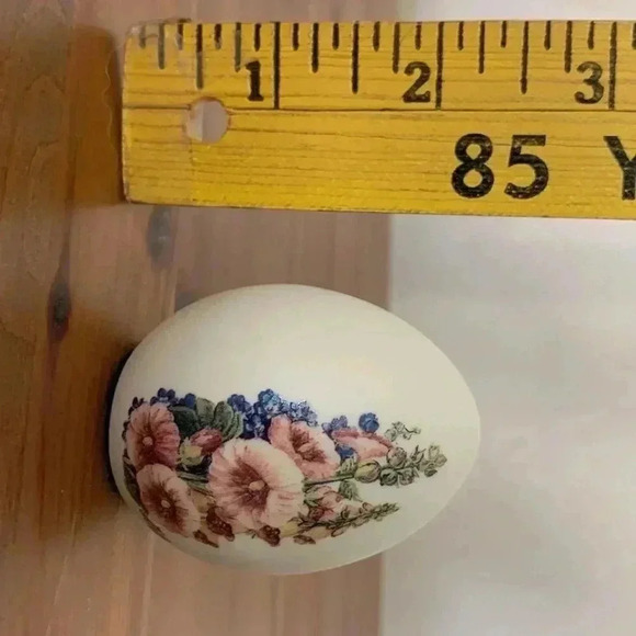 Glynda Thurley Hand painted Bisque Eggs- set of 4 - Picture 3 of 4